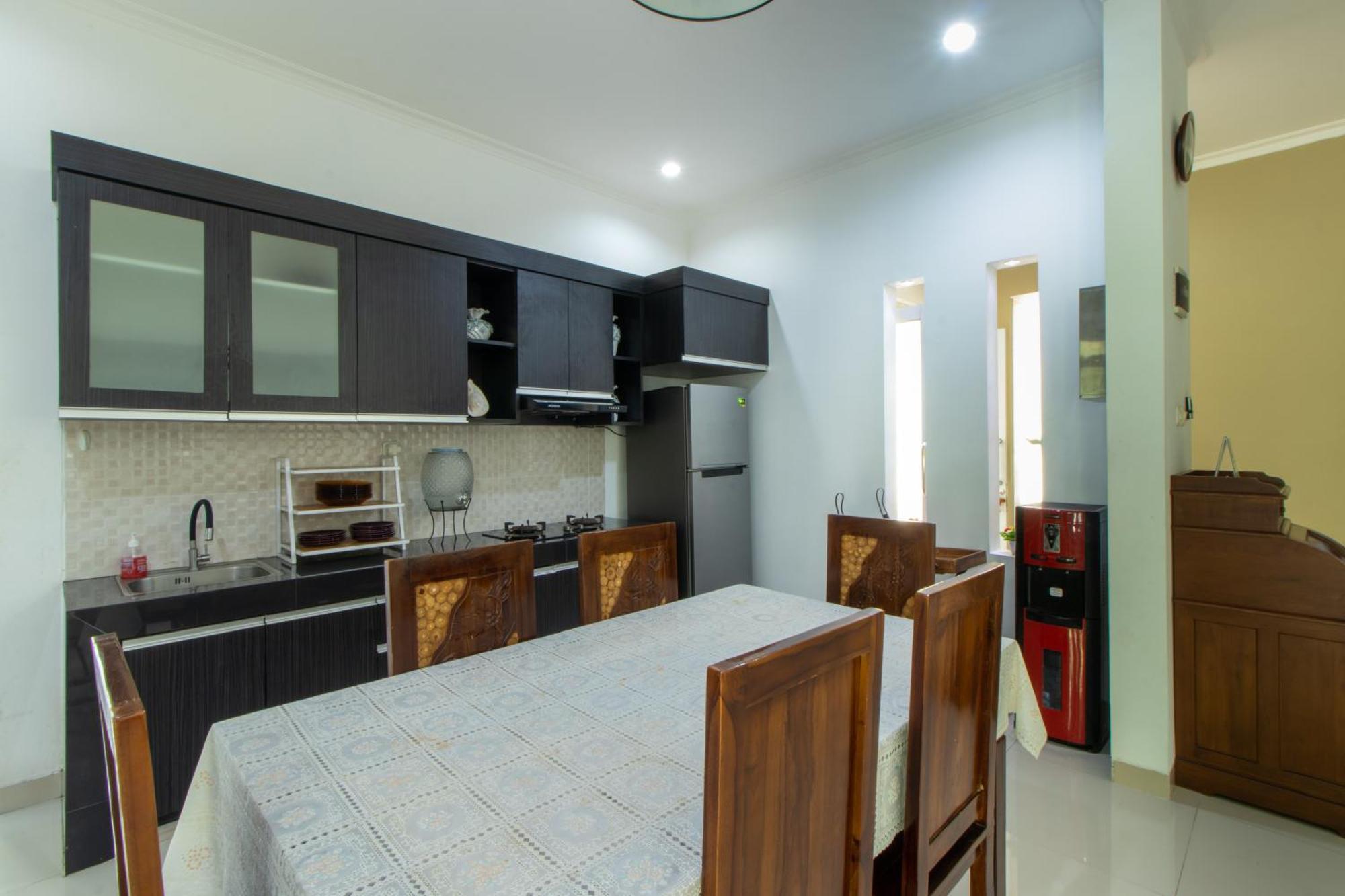 Villa Family Only Private Pool - De Reiz Tirta Syariah 4br Bandung