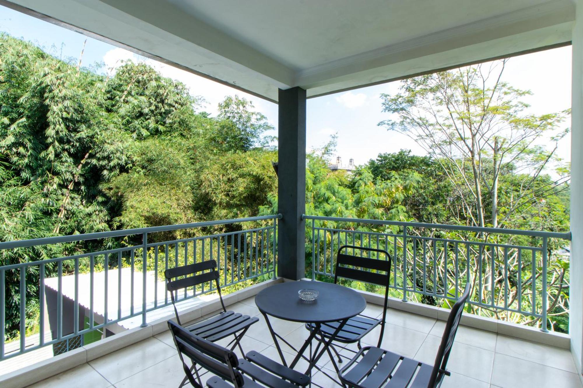 Villa Family Only Private Pool - De Reiz Tirta Syariah 4br Bandung
