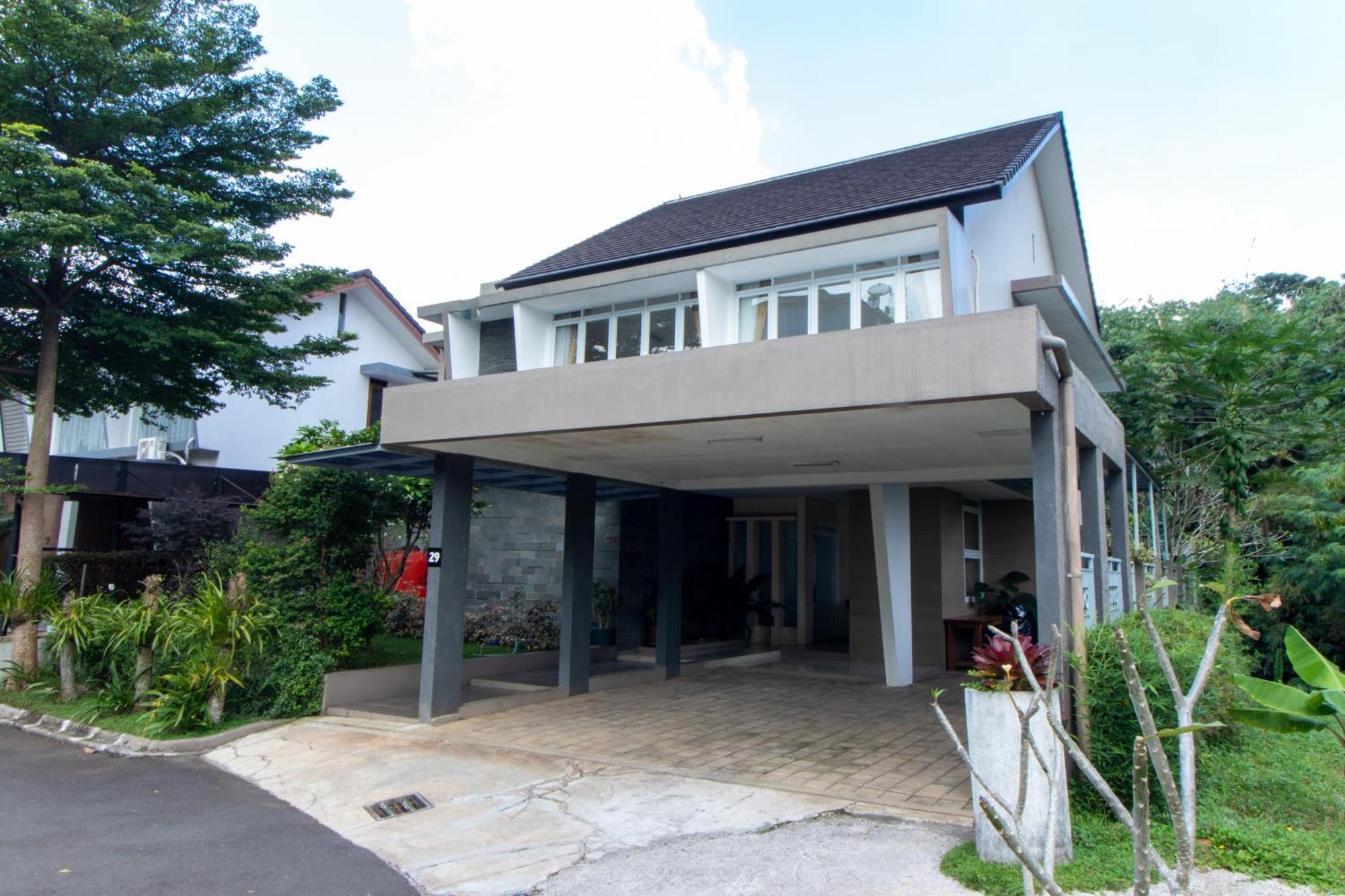 Family Only Private Pool - De Reiz Tirta Syariah 4br Bandung