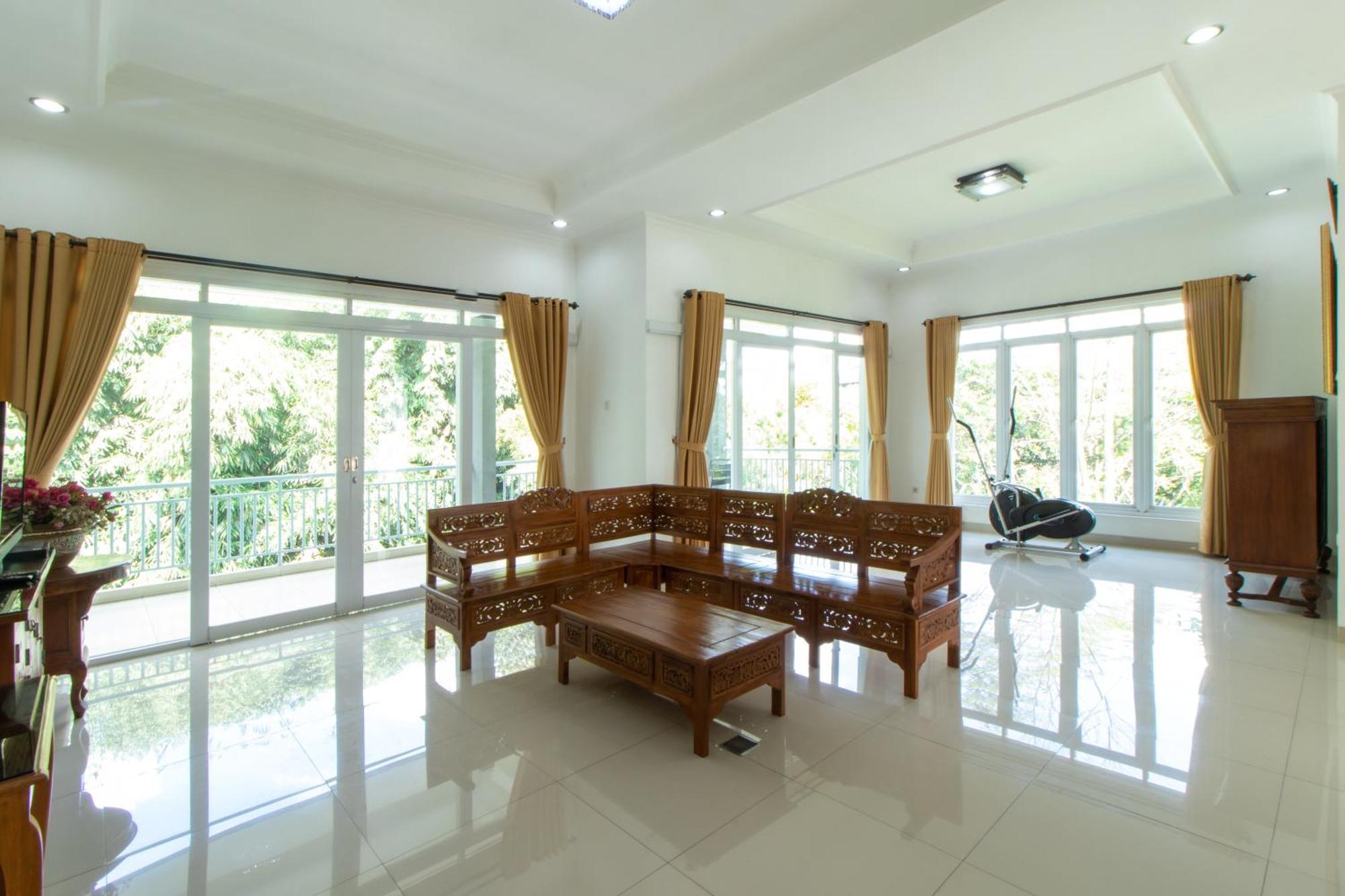 Family Only Private Pool - De Reiz Tirta Syariah 4br Villa Bandung