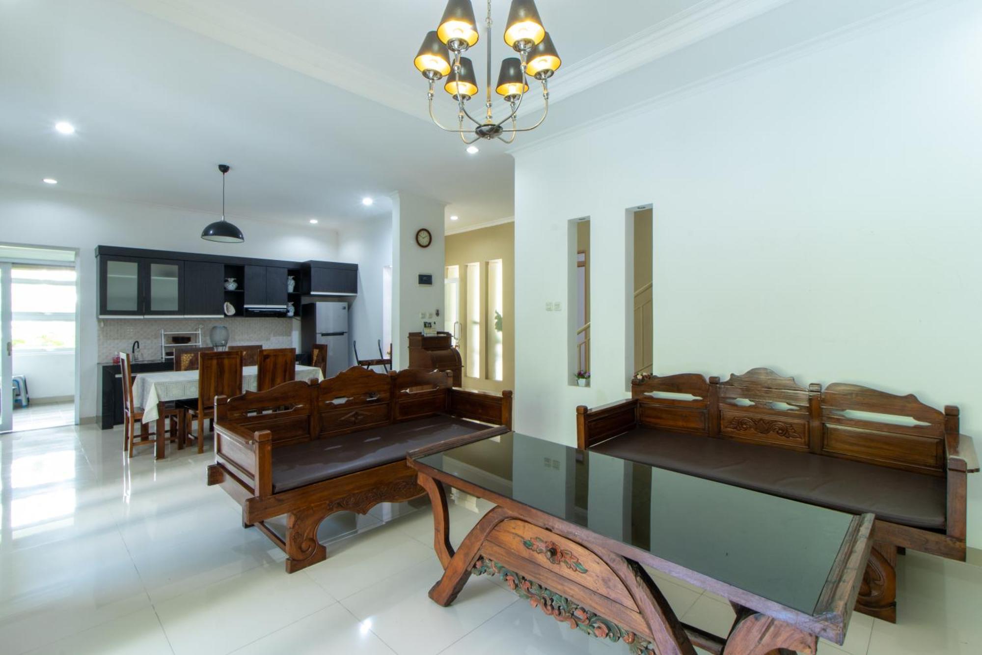 Family Only Private Pool - De Reiz Tirta Syariah 4br *