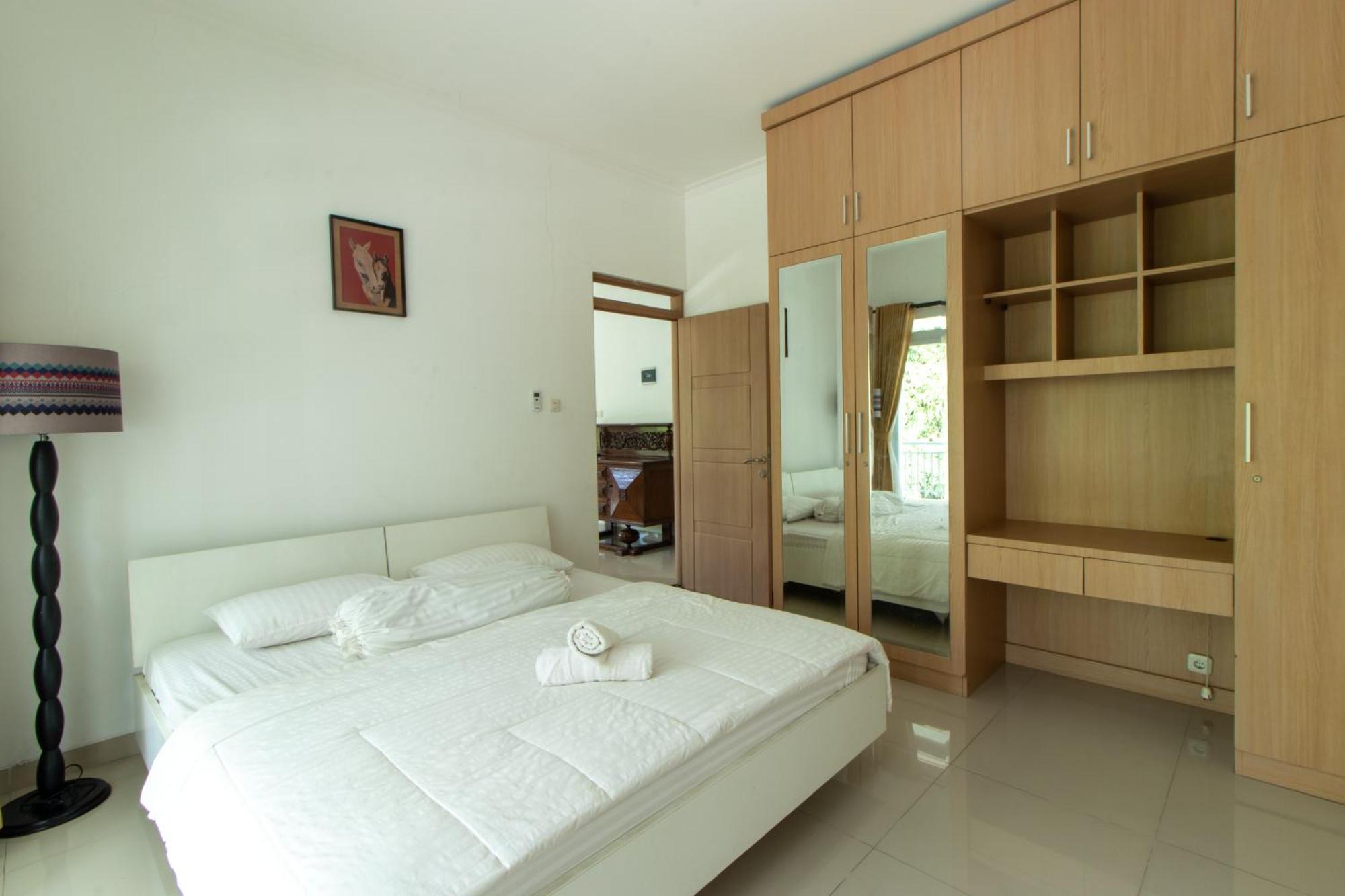 Villa Family Only Private Pool - De Reiz Tirta Syariah 4br