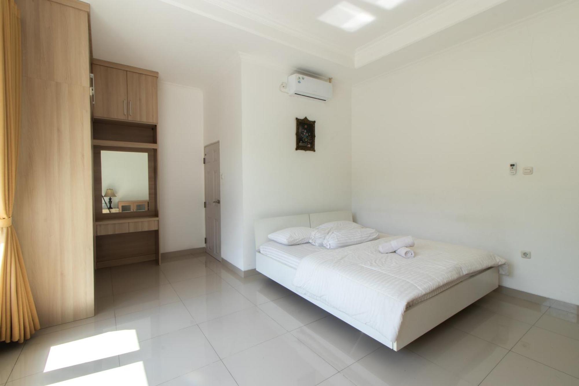 Villa Family Only Private Pool - De Reiz Tirta Syariah 4br Bandung